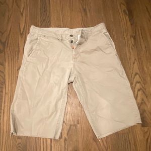 GAP men’s khaki shorts. 1969. 32 waist